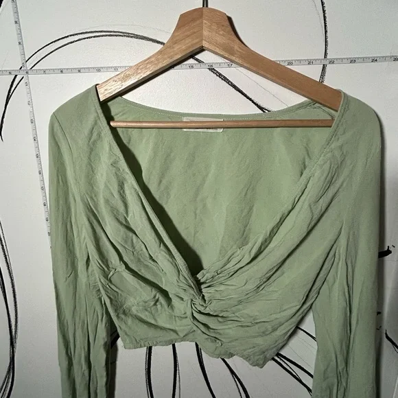Urban Outfitters Light Green Twisted Front Deep V Long Sleeve Top, Size XS - Picture 9 of 10
